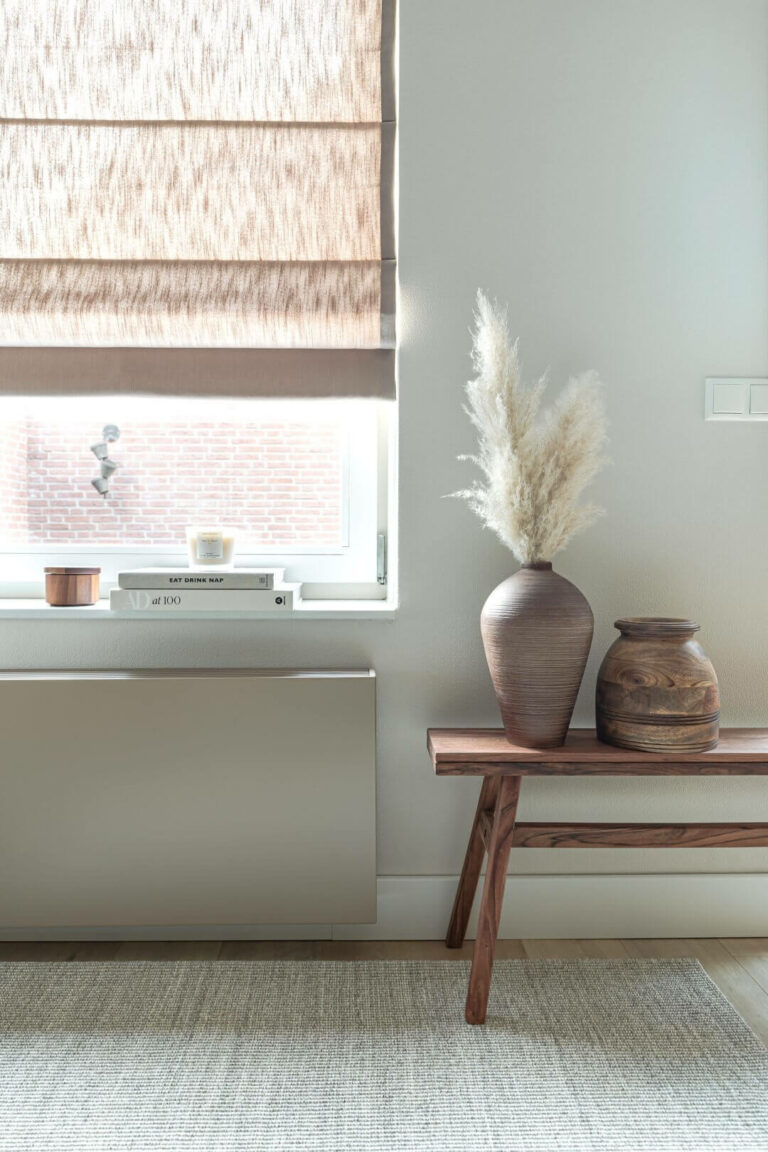 Sentimo radiatorbekleding met een modern design in neutrale kleuren. De prijs sentimo radiatorbekleding hangt af van de maat en type.